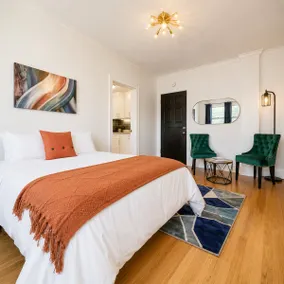 Downtown Studio_Queen Bed_Wi-Fi_High Falls - Image 2