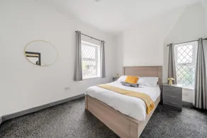 Modern 3-Bed. Garden. Parking. Near Alton Towers - Image 2