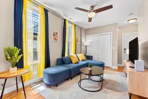 BuckLogan Nest | 3 BR | Walk to Blue Line & 606 - Image 2