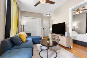 BuckLogan Nest | 3 BR | Walk to Blue Line & 606 - Image 4