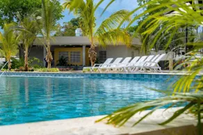 Luxury Apartment Suite with Ocean View and Pools! - Image 3