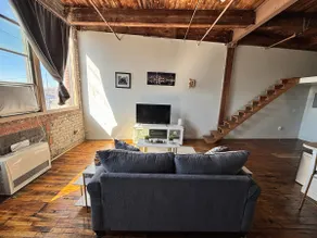 Urban King bed Loft Free Parking Downtown - Image 5