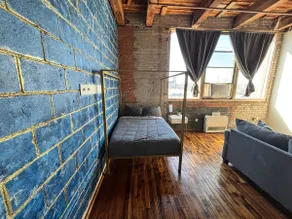 Urban King bed Loft Free Parking Downtown - Image 2