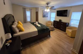 Spacious 1 Family Duplex with Driveway & Backyard - Image 5