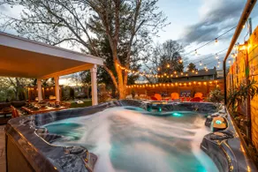 Theater, Hot Tub, Mini Golf, Luxury Fun House - Image 5