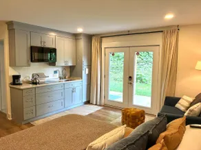 Studio Near Lookout & Downtown | Kitchenette - Image 2