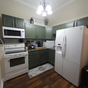 Scenic Serene Spacious Stocked & Secure Studio Apt - Image 2