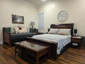 Scenic Serene Spacious Stocked & Secure Studio Apt - Image 4