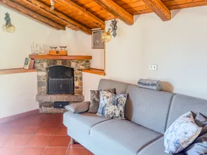 Casa Romeo: Cozy Nest with Panoramic Views - Image 5