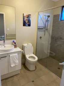 Private Guest suite with Free Wifi & Parking - Image 4