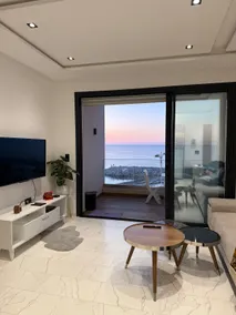 Panoramic apartment by the sea - Image 3