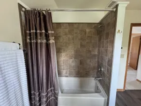 Charming Fox Valley getaway - Image 2