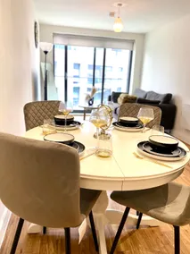 Luxe 2 Bed: Water View, Gym & Parking - Image 2