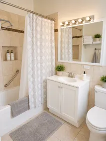 3bed/ 1 bath retreat - 10 min to Downtown - Image 4