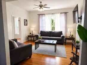 3bed/ 1 bath retreat - 10 min to Downtown - Image 5