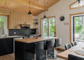 Chalet Le Tombeur | Spa | Lake | Kayaks | View - Image 5