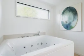 Romantic suite: Air conditioning, spa, projector, swimming pool - Image 4