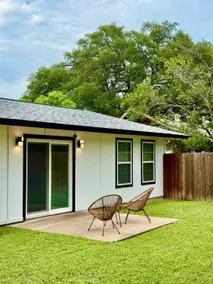 Charming 3BR Ranch, Pet Friendly, 7mi to Downtown! - Image 3