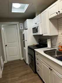 Cozy 1 bedroom basement suite - Image 5