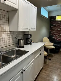 Cozy 1 bedroom basement suite - Image 4