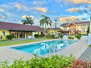 NJ's Cozy 3BR, Near Airport, Pool, Fast internet - Image 3