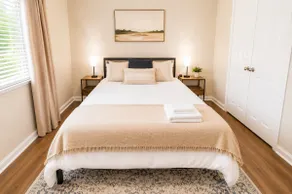 Modern 1BR Near UAB | Queen-sized Bed & Parking - Image 4