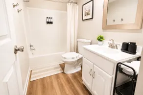 Modern 1BR Near UAB | Queen-sized Bed & Parking - Image 5
