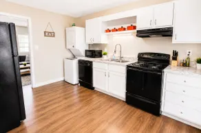 Modern 1BR Near UAB | Queen-sized Bed & Parking - Image 2