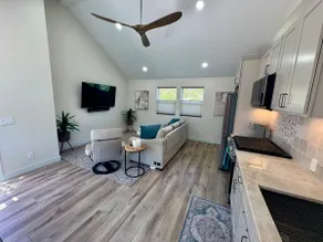 Cozy Beach Hideaway - Image 5