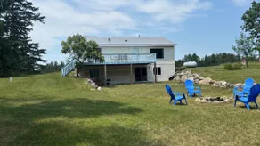 Lake home with country view - Image 2