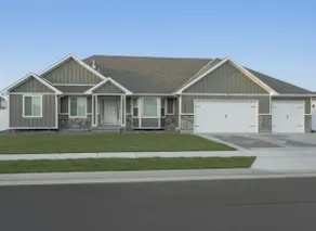 Idaho Falls Family Home Swim Spa/Game Rm/sleeps 30 - Image 2