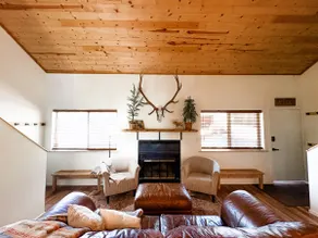 Alpine Escape: Cozy Cabin Retreat - Image 3