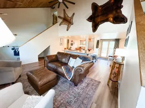 Alpine Escape: Cozy Cabin Retreat - Image 2