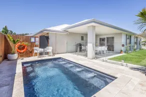 New: Salt & Serenity Holiday House - Heated Pool - Image 2