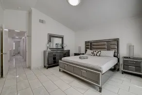 *Las Vegas Getaway for 12 guest * - Image 5