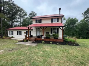Charming Renovated Home Near Fayetteville, Rustic Retreat for Families - Image 3