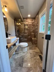 Charming Renovated Home Near Fayetteville, Rustic Retreat for Families - Image 5