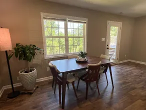 Charming Renovated Home Near Fayetteville, Rustic Retreat for Families - Image 4