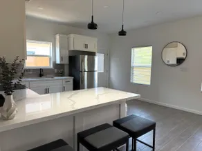 Apy | Marble Space | 3BR with Unique Style - Image 3
