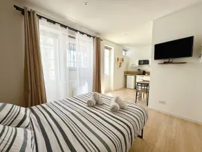 Charming apartment with free parking nearby. Wifi - Image 2