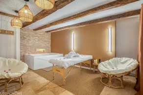The Cadurcian ”Love Room” Jacuzzi & Secret Room - Image 3