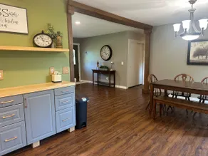 Charming 3-Bdrm Cottage w/Yard! - Image 5