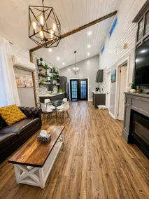 Fully heated luxury cabin near Grand Beach - Image 2