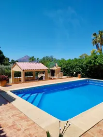 Spacious villa with pool and large garden near beach and restaurants - Image 3