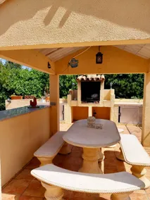Spacious villa with pool and large garden near beach and restaurants - Image 5