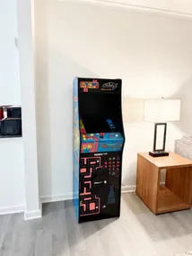 5 Minutes to Expo-Tvs in All Bedrooms-Pacman Game - Image 2