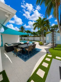 House with a pool/hottub by the beach! - Image 3