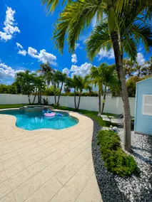 House with a pool/hottub by the beach! - Image 4