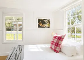 Lakeside Cottage 2 en-suites | log fireplace - Image 3