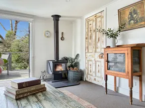 Lakeside Cottage 2 en-suites | log fireplace - Image 4